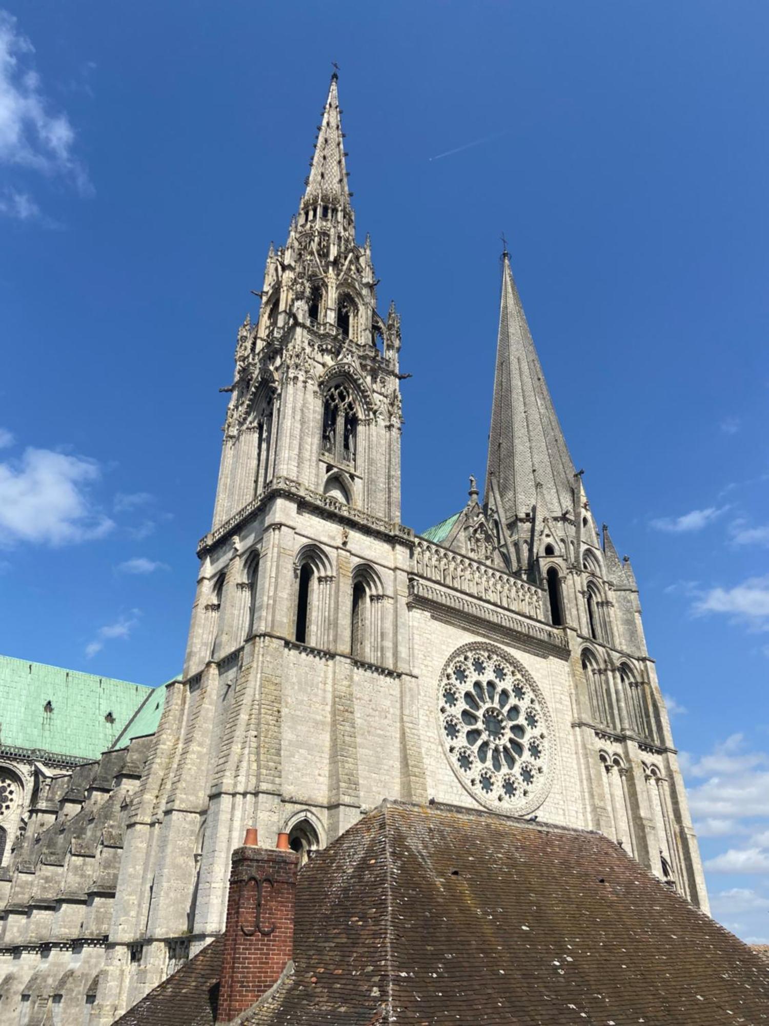 La Suite - Parvis Cathedrale Chartres Exteriör bild